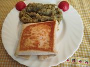 Una foto de tortillas de trigo rellena pollo