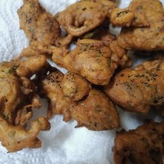 A picture of Hot crunchy snack pakoray(پکوڑے).