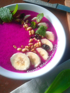 Foto resep 500.Dragon Fruit & Banana Smoothie Bowl