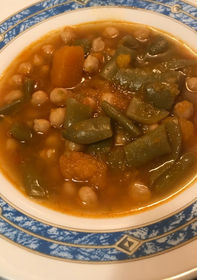 Una foto de Potaje de garbanzos con habichuelas y calabaza