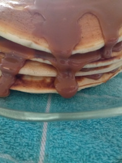 Una foto de Hotcakes de banana con dulce de leche