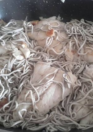 Foto principal de Merluza con gulas al ajillo