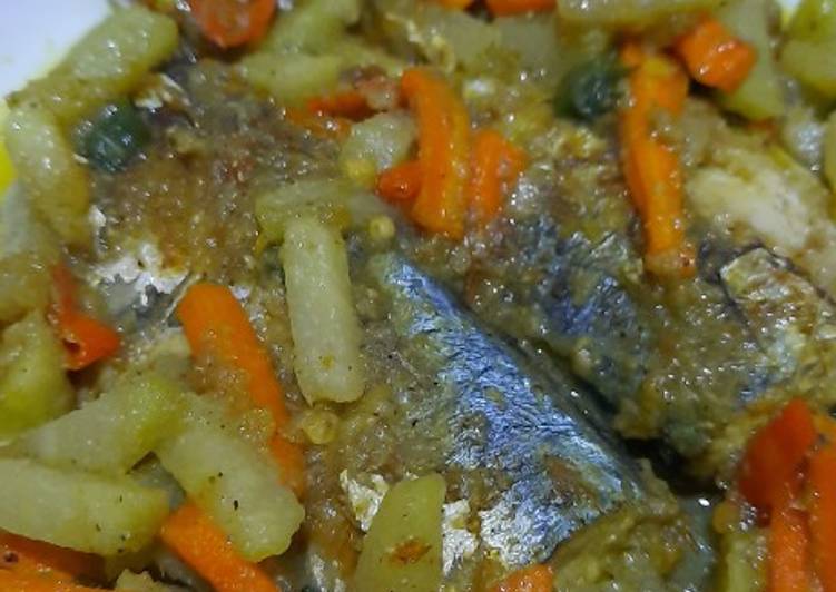 Ikan kembung goreng tumis labu wortel