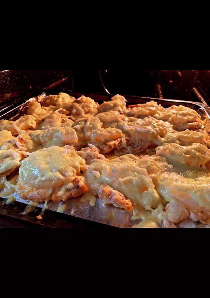 Куряча грудка з ананасами та сиром