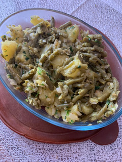 Una foto de Patatas al ajillo con judías verdes