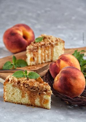 عکسی از دستور کیک کرامبل هلو