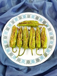 ભરેલા મરચા (Bharwa mirch recipe in Gujarati) રેસીપી મુખ્ય ફોટો