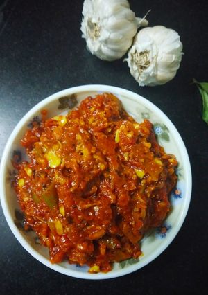 A picture of Tomato garlic chutney.