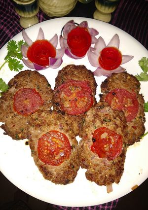 A picture of Beef chapli kabab.