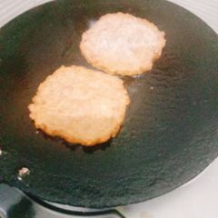 A picture of Chapli Kabab.