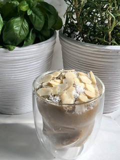 A picture of Easy & Healthy Apple & Almond desert, #vegan #paleo #sugar-free #dairy-free #gluten-free #grain-free.