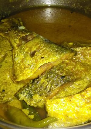 A picture of Hilsa mustard curry.