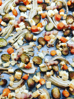 Foto di Verdure invernali al forno con feta e pancetta