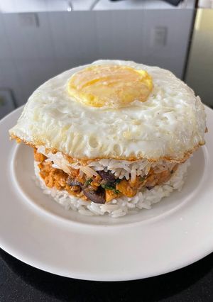 A picture of Arroz Tapado de Pollo.