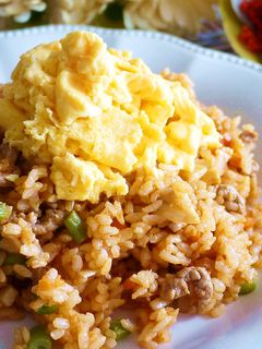 番茄醬炒飯佐嫩蛋 的食譜成品照片
