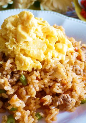 番茄醬炒飯佐嫩蛋 的食譜成品照片