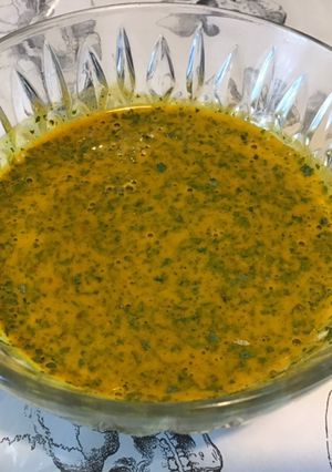 Une photo de Marinade à la moutarde croquante,curcuma,citron et persil