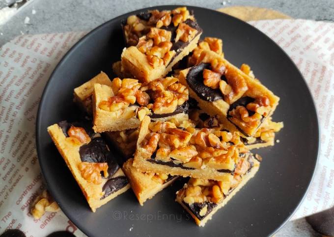 Chocolate & Walnut Slices