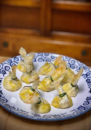 A picture of Crispy Shrimp Pouches with San Simón Cheese.