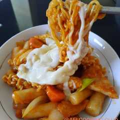 Rabokki Ramyeon with Cheese রেসিপির প্রধান ছবি