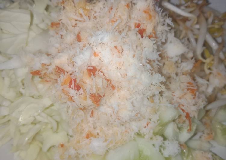 Bagaimana Menyiapkan Urap/Trancam Sayuran Mentah Anti Gagal