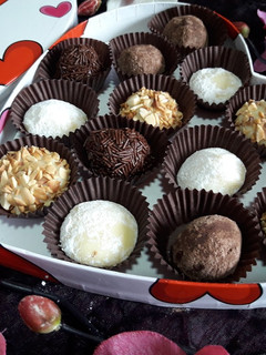 Una foto de Trufas de chocolate, café y naranja