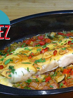 Una foto de Bacalao con verduras al horno y muselina