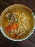 Mie kuah tomat