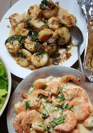 Hình của món Sò Điệp và Tôm sauce Bơ Phô mai.