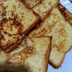 A picture of French toast.