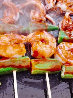 Hình của món Hải sản xiên que nướng.