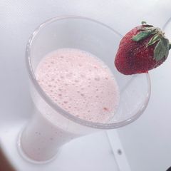 A picture of Strawberry Smoothies.