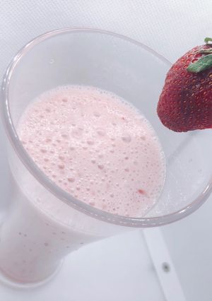A picture of Strawberry Smoothies.