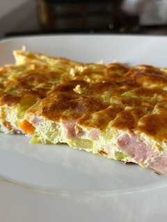 Una foto de Pastel de calabacín con jamón cocido 🥧
