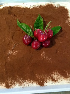 Una foto de Pastel delicioso y fresquito de mascarpone y plátanos