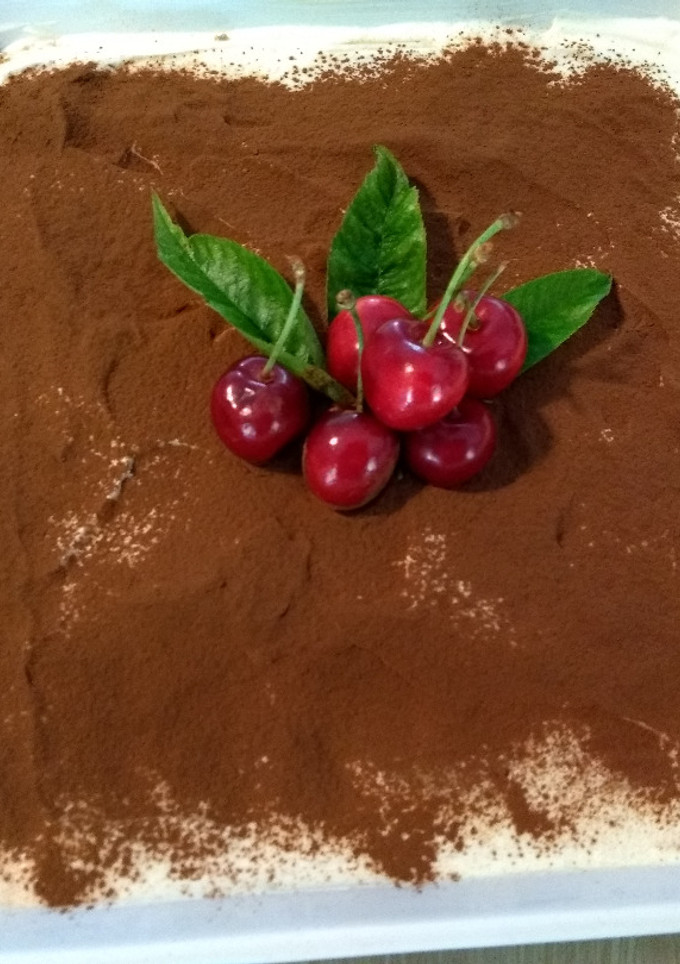 Una foto de Pastel delicioso y fresquito de mascarpone y plátanos