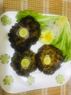 A picture of Beef chapli kabab.