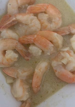 Una foto de Camarones al ajillo
