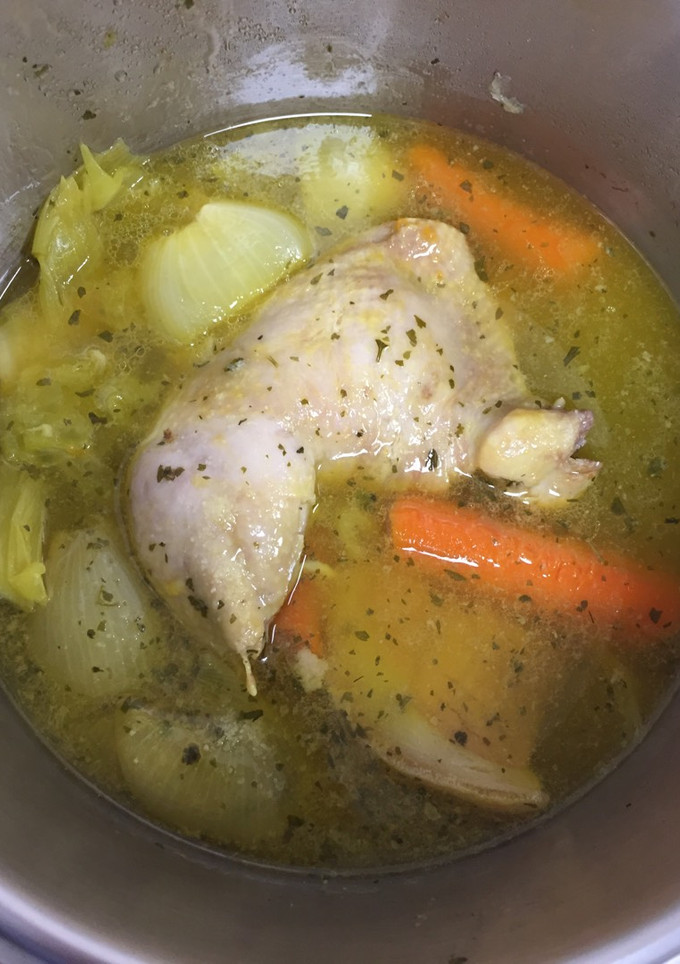 Una foto de Sopa de pollo LOW COST