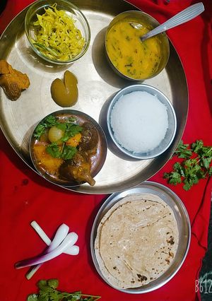 કાઠિયાવાડી ભાણું (Kathiyawadi Bhanu Recipe In Gujarati) રેસીપી મુખ્ય ફોટો