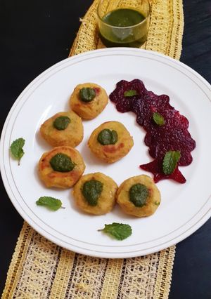 A picture of Bharwan bafauri with pickled beetroot.