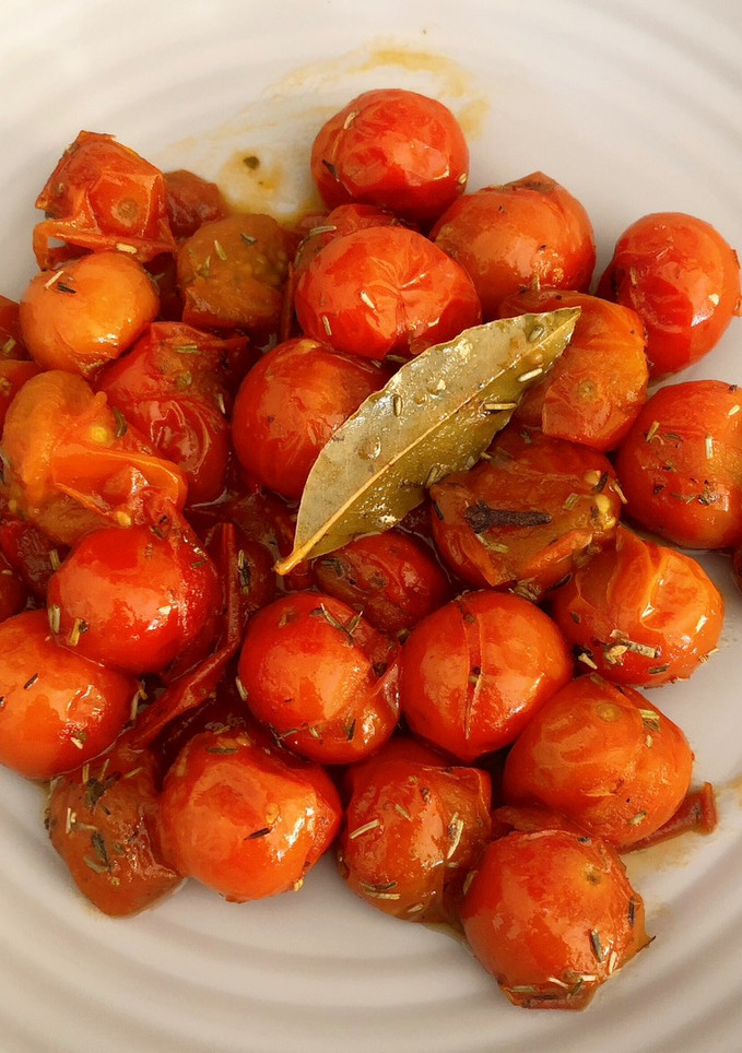 Una foto de Tomatitos Cherrys confitados en sartén (ideales para guarnición)