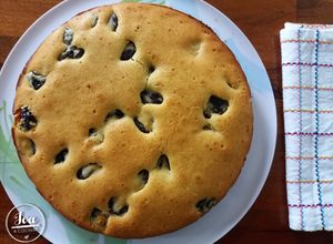 Una foto de Torta con ciruelas desecadas