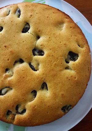 Una foto de Torta con ciruelas desecadas