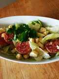 Ensalada de Chorizo con Queso y Vegetales