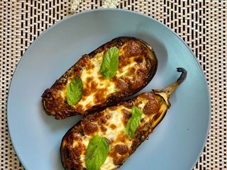 قوارب الباذنجان بالدجاج على الطريقه الايطاليه 🍗🧀