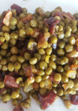 Una foto de Guisantes con jamón