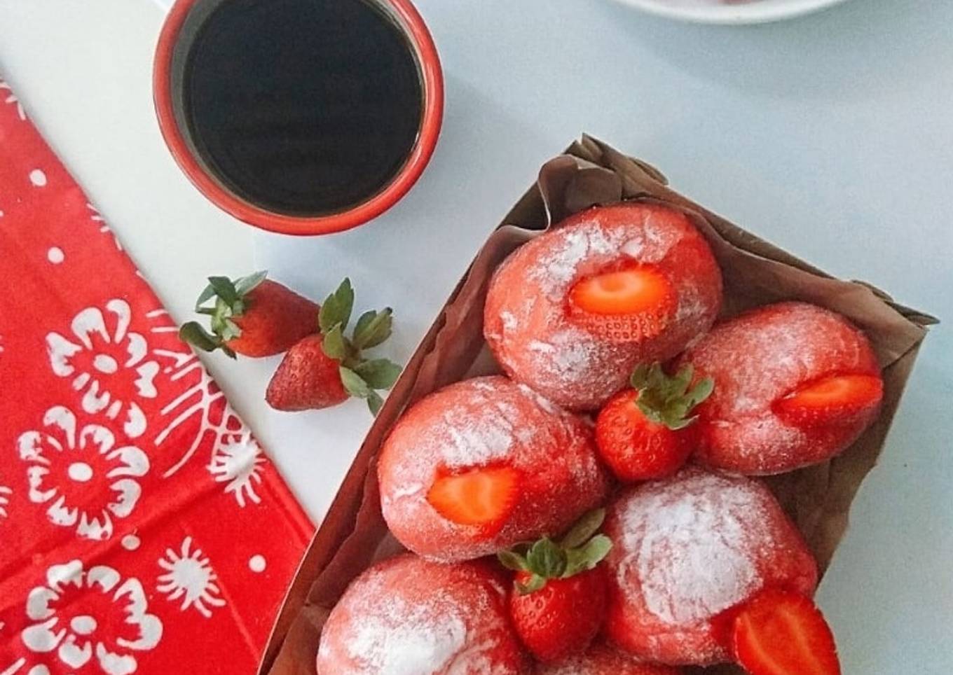 Strawberry Bomboloni Merah Putih