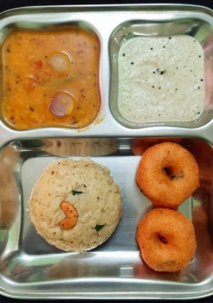 A picture of Anjaneyar Temple milagu (black pepper) pongal.