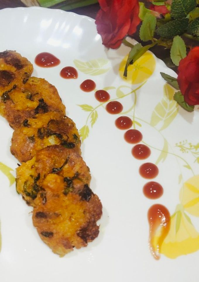 कच्चे केले की टिक्की (kacche kele ki tikki recipe in Hindi) रेसिपी मुख्य फोटो